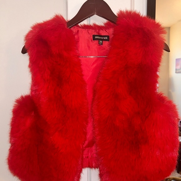 Faux fur vest ❤️ - Picture 2 of 2
